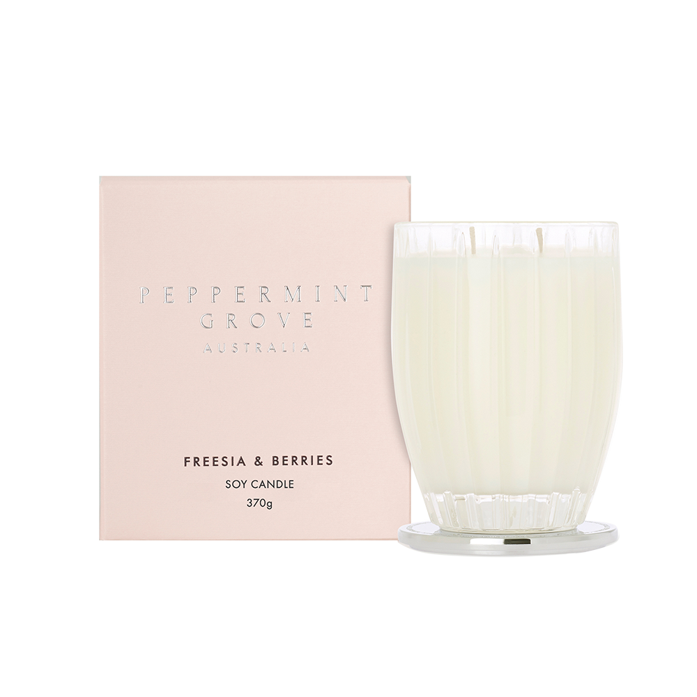  FREESIA & BERRIES - LARGE SOY CANDLE 370G
