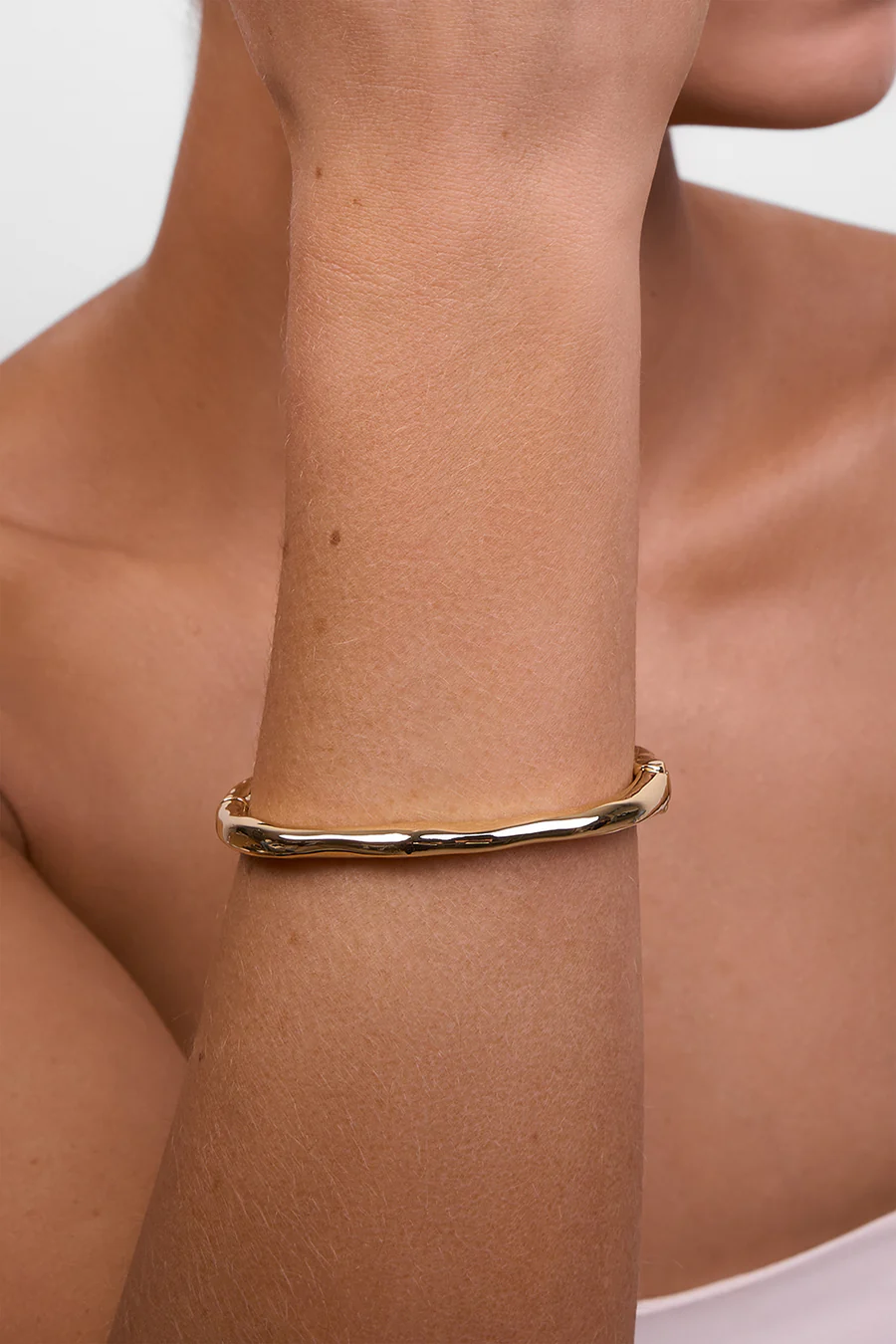 LIBERTE` | VERITY GOLD HINGED BANGLE